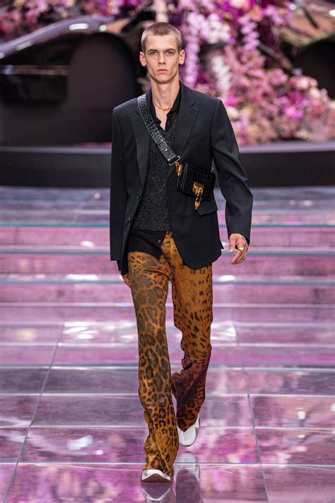 versace ss20 menswear|Versace Spring 2021 Menswear Collection .